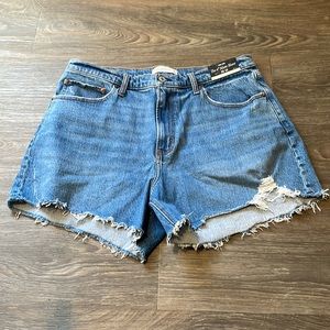 Abercrombie and Fitch high rise 4inch curve love mom shorts.